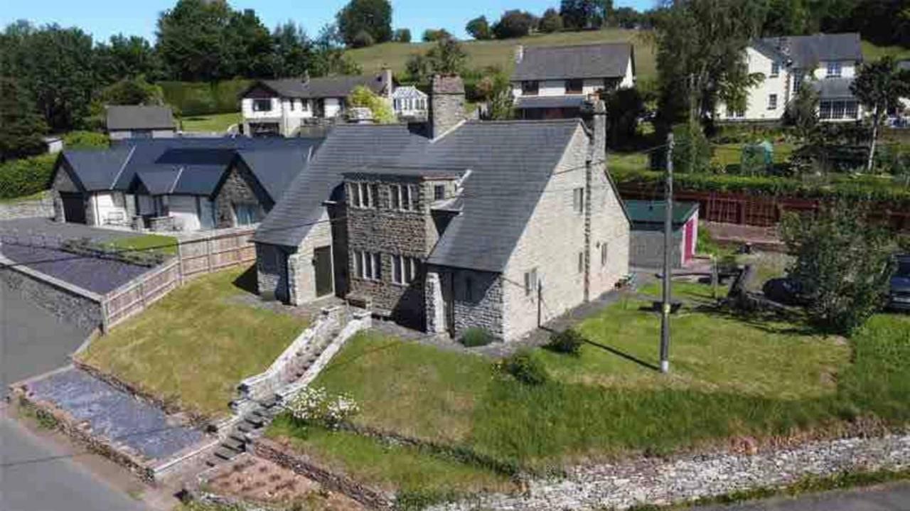 Cosy Arts & Crafts Cottage With Stunning Views بريكون المظهر الخارجي الصورة